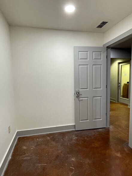 More Photos Of 5 Upper Cibolo Creek Rd, Boerne Light Manufacturing For Lease