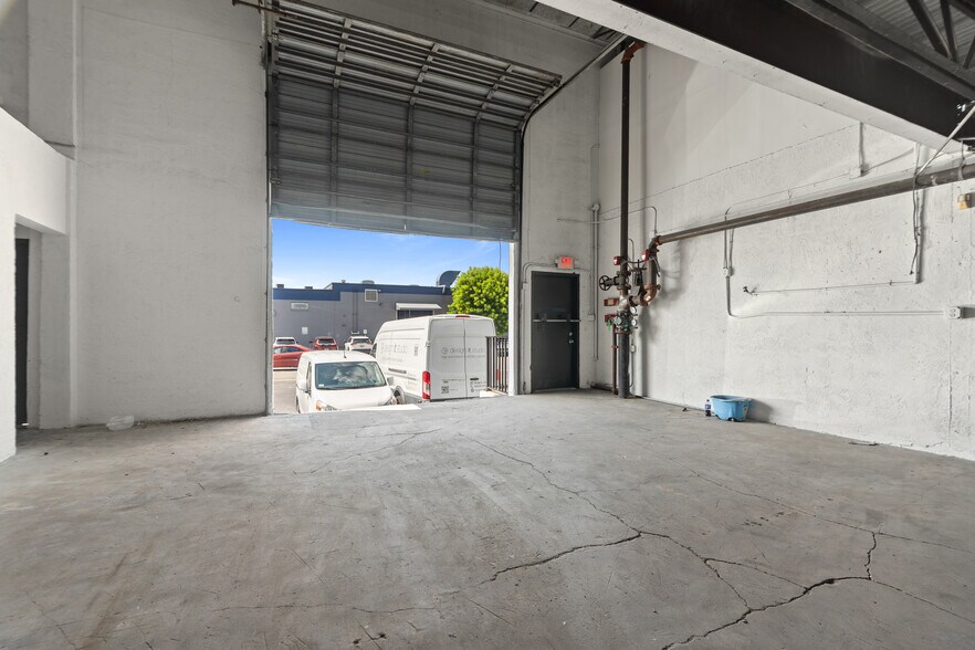 More Photos Of 7361-7391 NW 78th St, Medley Warehouse For Lease