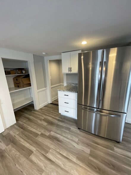 More Photos Of 3 Portsmouth Ave, Exeter General Retail For Lease