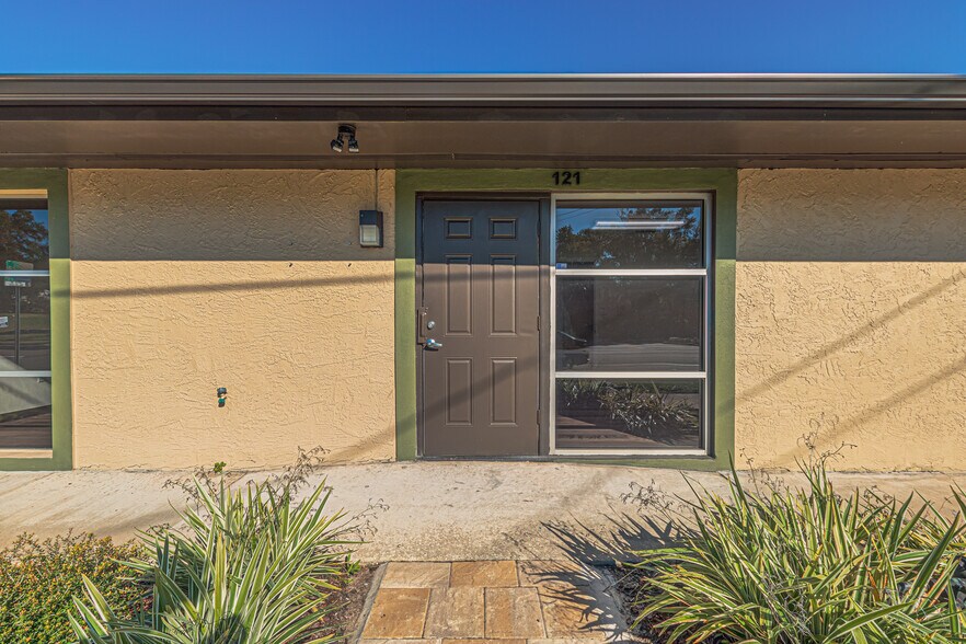 More Photos Of 119 W Plymouth Ave, Deland Unknown For Lease