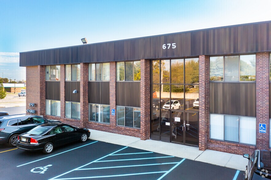 More Photos Of 667-675 E Big Beaver Rd, Troy Office For Lease