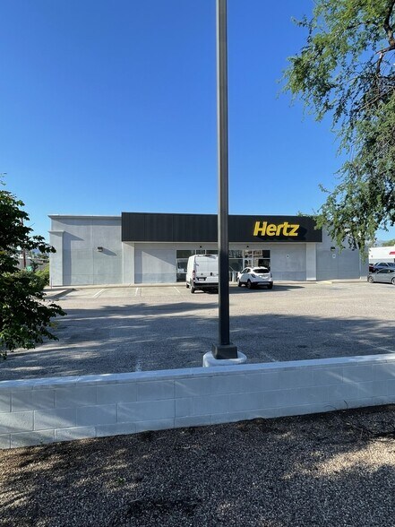 More Photos Of 5905 E Speedway Blvd, Tucson Freestanding For Lease