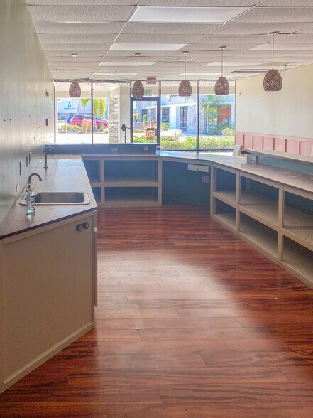 More Photos Of 7407-7421 Manatee Ave W, Bradenton Unknown For Lease