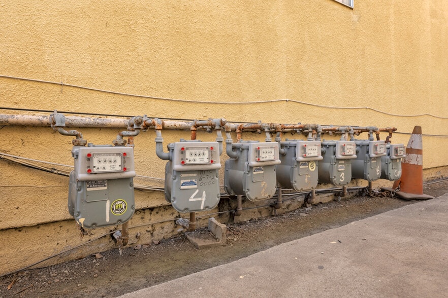 More Photos Of 17945 Roscoe Blvd, Northridge Apartments For Sale