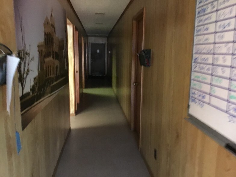 More Photos Of 1462 FM 2199, Marshall Warehouse For Lease