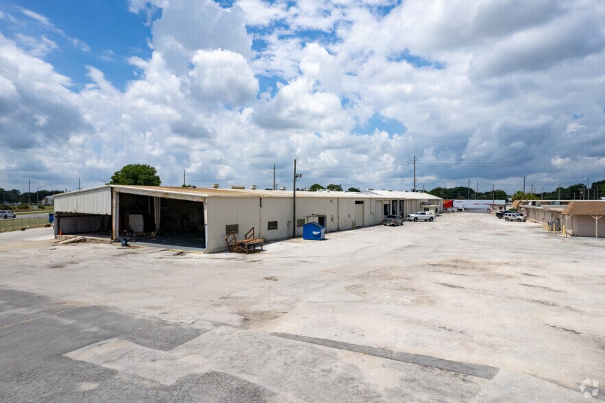 More Photos Of 502 E Bridgers Ave, Auburndale Warehouse For Lease