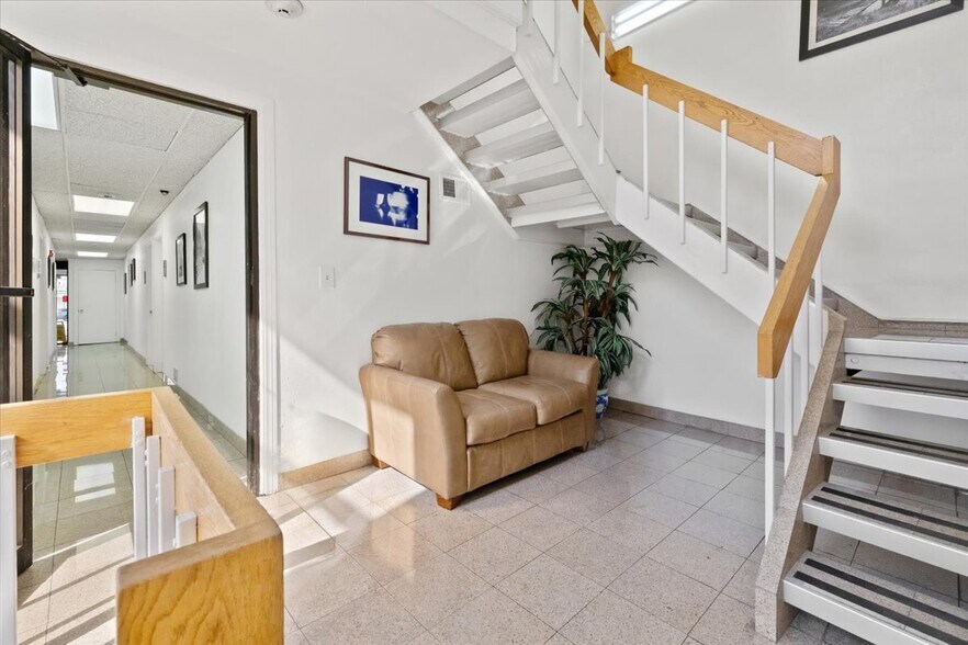 More Photos Of 24 Wyckoff Ave, Waldwick Medical For Sale