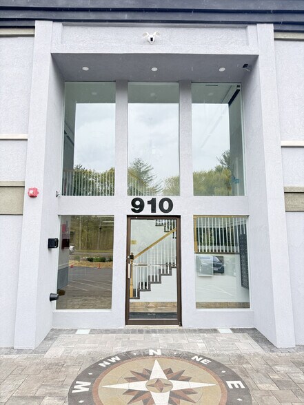 More Photos Of 910 Boston Post Rd E, Marlborough Office For Lease