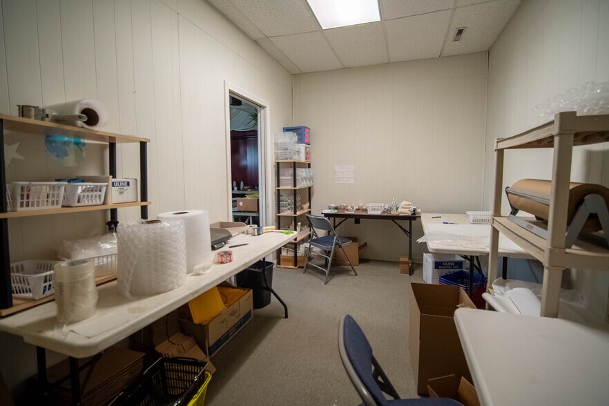 More Photos Of 300 Taugwonk Rd, Stonington Warehouse For Lease