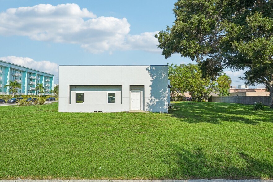 More Photos Of 3209 30th Ave S, Saint Petersburg Office For Lease