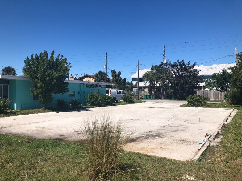 More Photos Of 1908 S Orlando Ave, Cocoa Beach Convenience Store For Sale