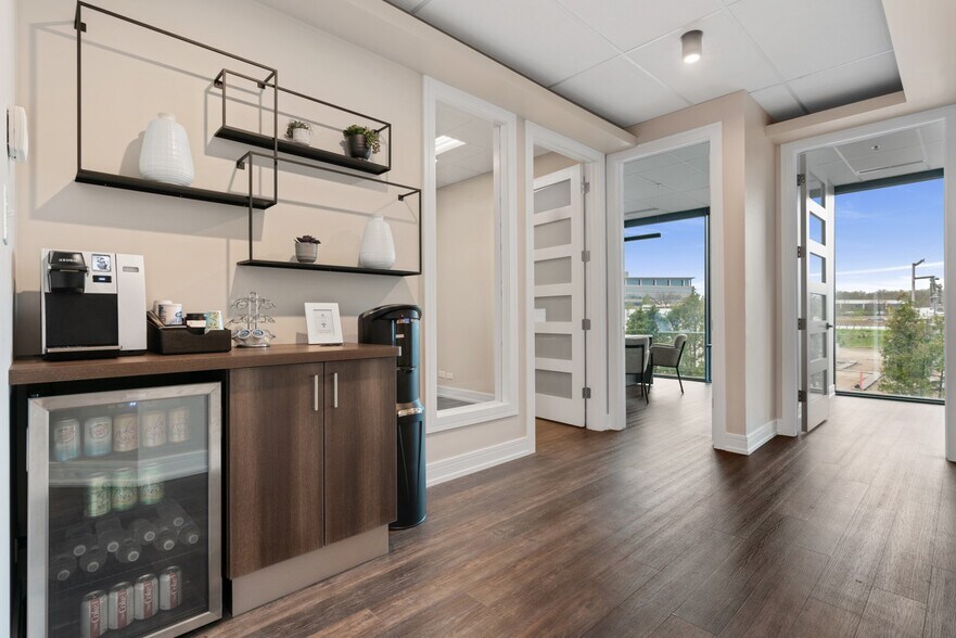 More Photos Of 600 Enterprise Dr, Oak Brook Medical For Lease