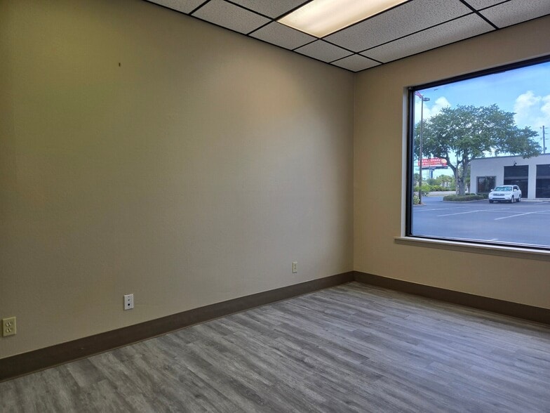 More Photos Of 9225 Ulmerton Rd, Largo Light Distribution For Sale