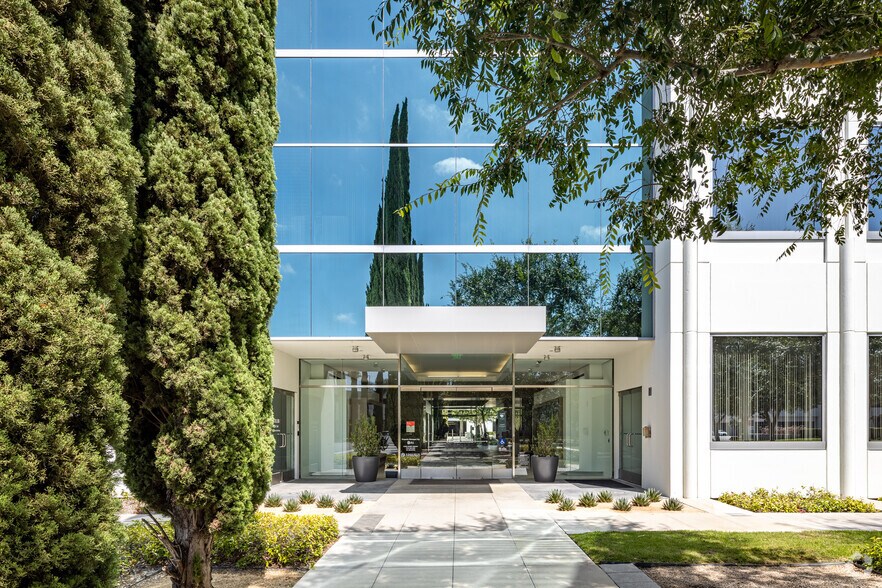 More Photos Of 895 Dove St, Newport Beach Office For Lease