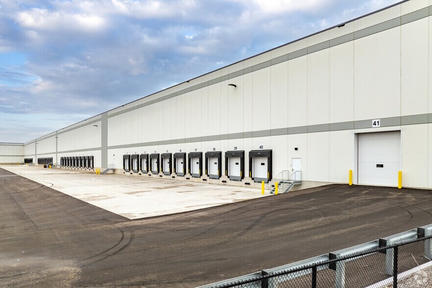 More Photos Of 20 Ironside, Brampton Unknown For Lease