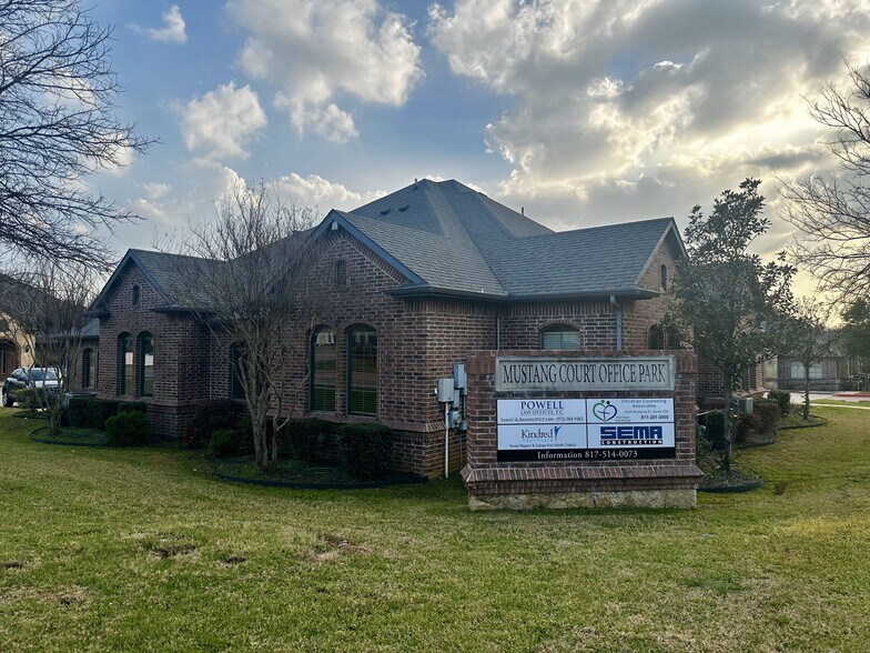 More Photos Of 2301 Mustang Dr, Grapevine Unknown For Lease