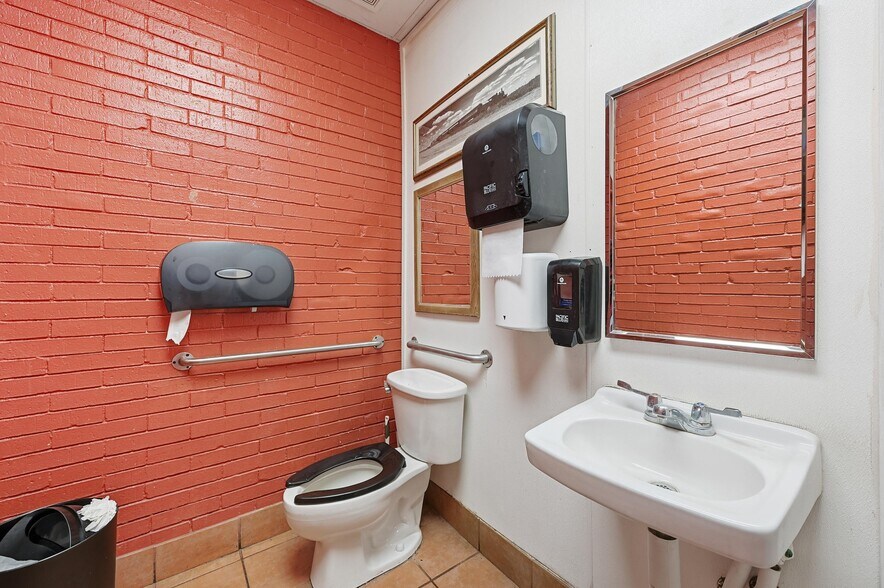 More Photos Of 565 W Bedford Euless Rd, Hurst Restaurant For Sale