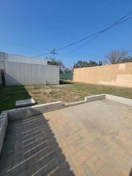 More Photos Of 2965 Santa Fe Ave, Long Beach Freestanding For Lease