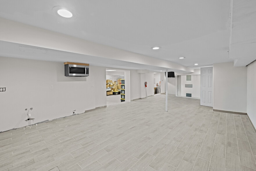 More Photos Of , Washington General Retail For Sale