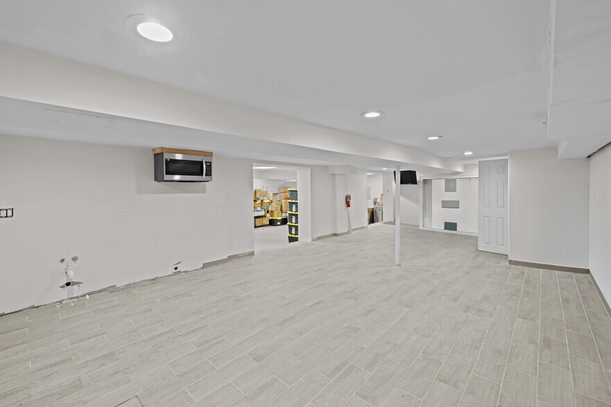 More Photos Of , Washington General Retail For Sale