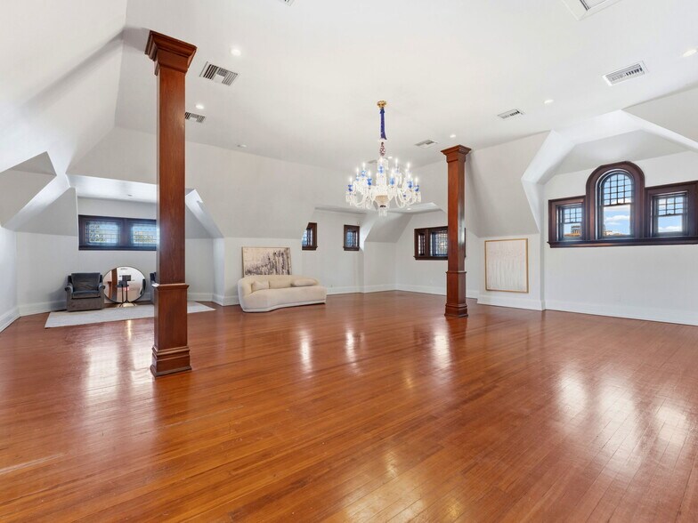 More Photos Of 341 S Plant Ave, Tampa Office Residential For Lease