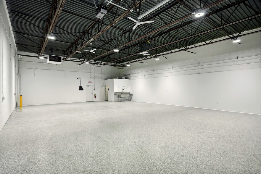 More Photos Of 11887-11897 Belden Ct, Livonia Warehouse For Lease