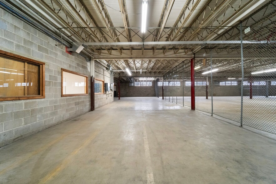 More Photos Of 209 W Main St, Linn Warehouse For Sale