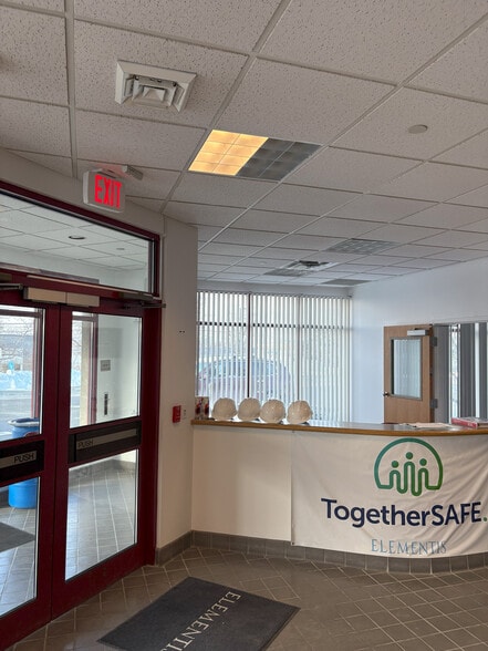 More Photos Of 146 Tower Dr, Middletown Manufacturing For Sale