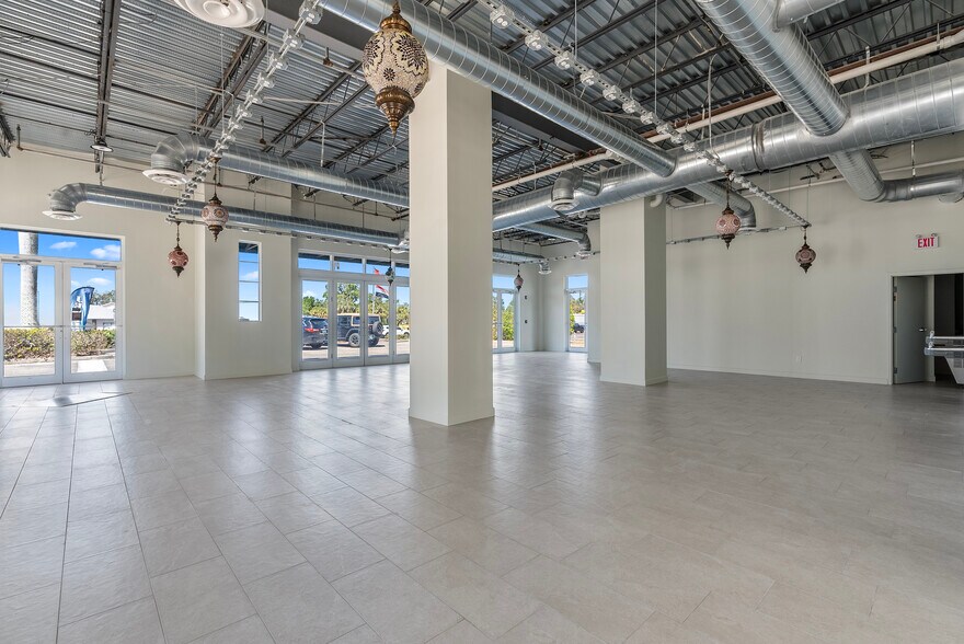 More Photos Of 3976 Destination Dr, Osprey Storefront For Sale