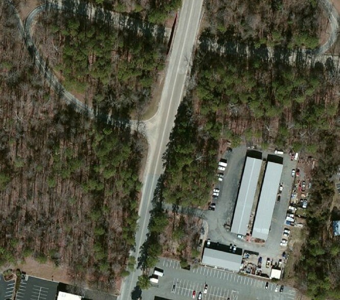 More Photos Of 233 Parkway Dr, Williamsburg Warehouse For Lease