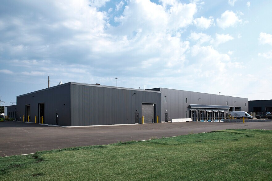 More Photos Of 2927-2929 Av Kepler, Québec Warehouse For Lease
