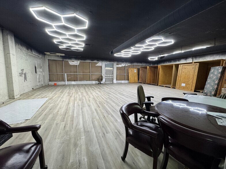 More Photos Of 263 S E St, San Bernardino Showroom For Lease