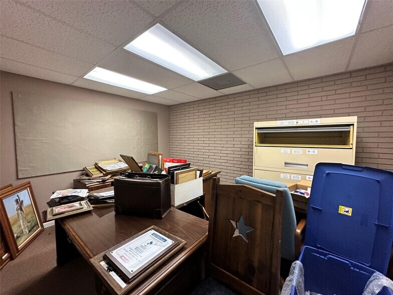 More Photos Of 120 S Charlton St, Woodville Office For Sale