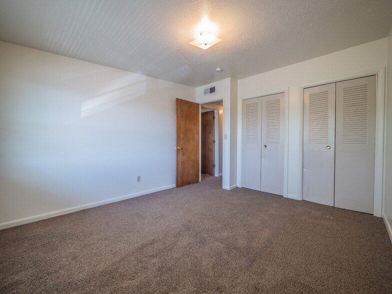 More Photos Of 1121 N College Dr, Maryville Apartments For Sale