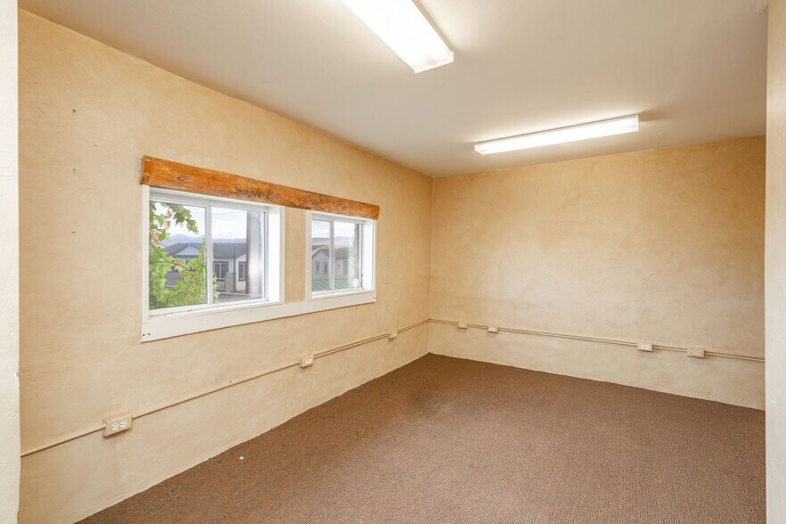 More Photos Of 815 S Dunivin Ln, Dewey Office For Sale
