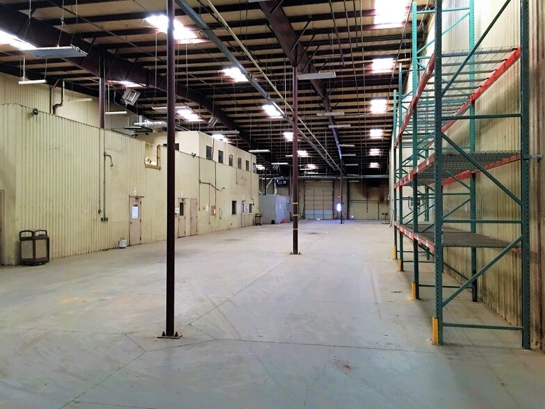 More Photos Of 1108 Commerce St, Marshall Manufacturing For Sale