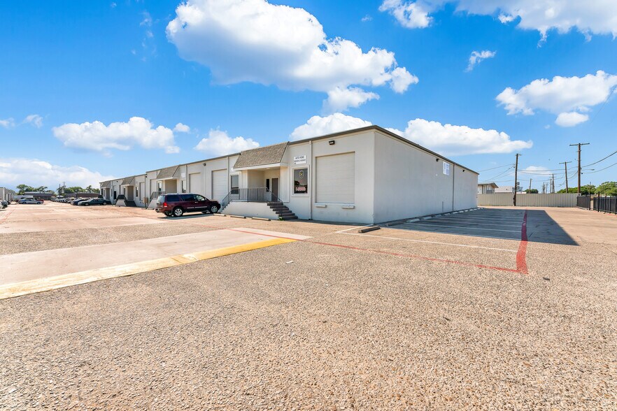 More Photos Of 10911 Dennis Rd, Dallas Unknown For Lease