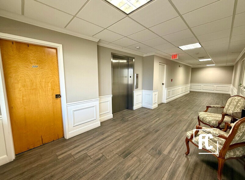 More Photos Of 3601 SE Ocean Blvd, Sewalls Point Office For Sale