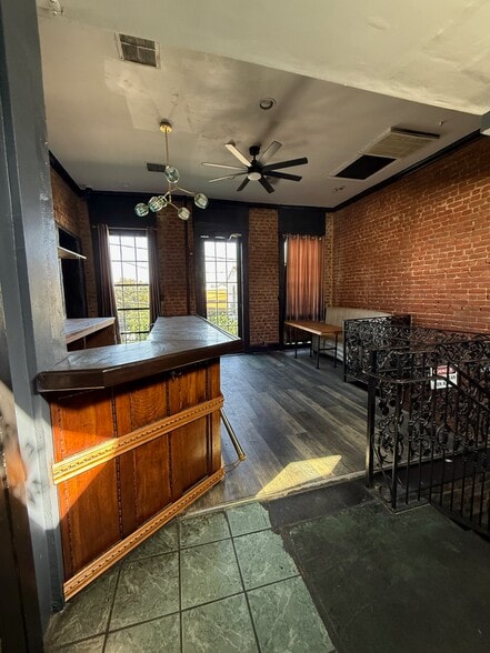 More Photos Of 1910 Magazine St, New Orleans Storefront Retail Residential For Lease
