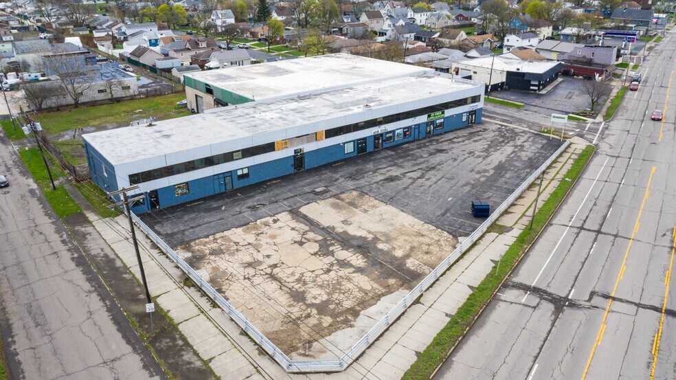 More Photos Of 2425 Hyde Park Blvd, Niagara Falls Freestanding For Sale