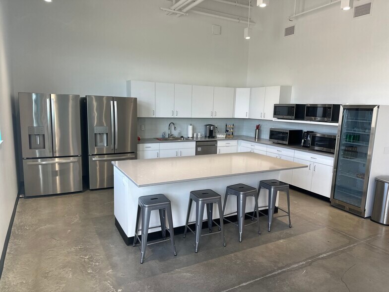 More Photos Of 1808 SW Magazine Rd, Ankeny Office For Lease