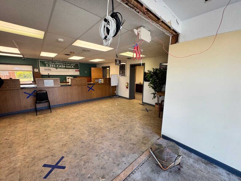 More Photos Of 525 E Hartman Rd, Anderson Medical For Sale