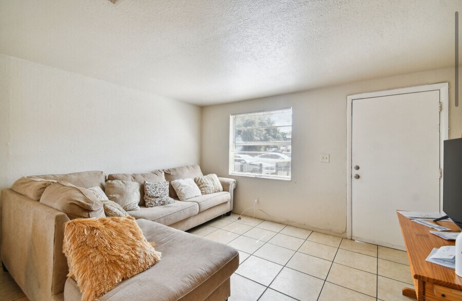 More Photos Of 4507-4517 E Giddens Ave, Tampa Multifamily For Sale