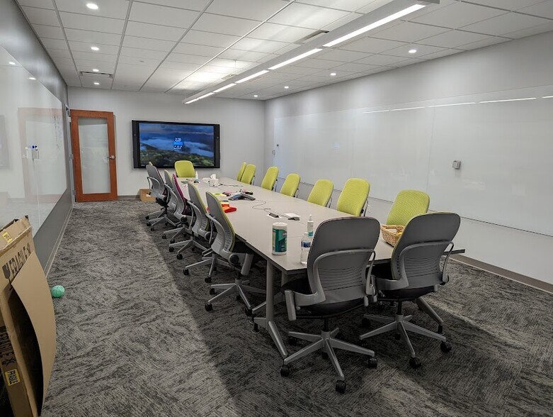 More Photos Of 34 Schroeder Ct, Madison Office For Lease