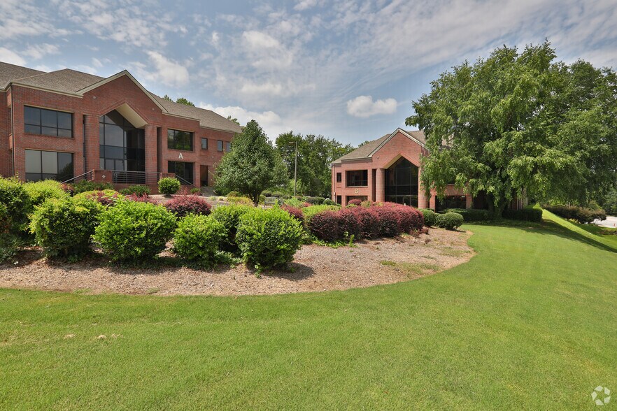More Photos Of 330 Pelham Rd, Greenville Office For Lease