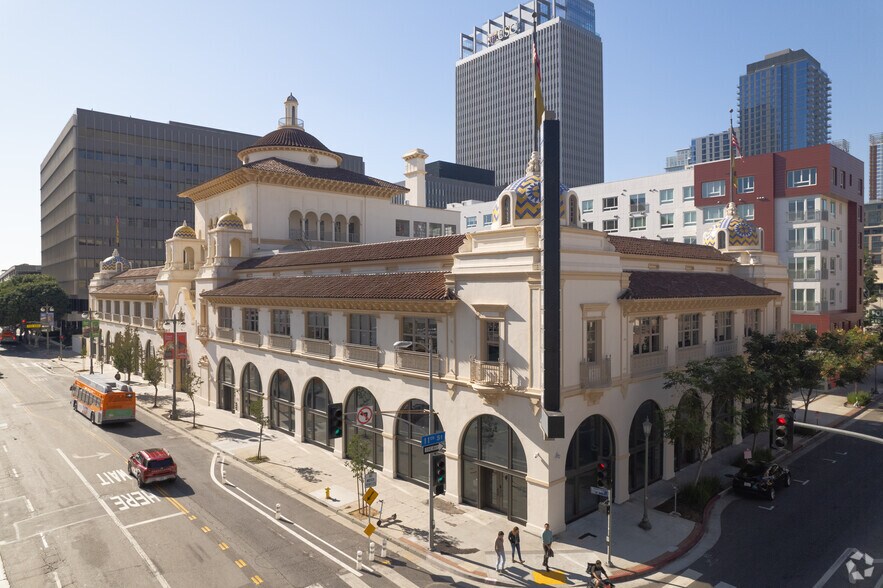 More Photos Of 1111 S Broadway, Los Angeles Loft Creative Space For Lease