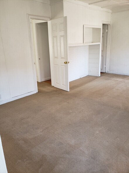 More Photos Of 701 E Balboa Blvd, Newport Beach Storefront Retail Residential For Lease