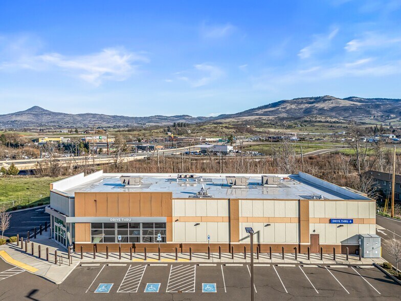 More Photos Of 636 N Main St, Phoenix General Retail For Lease