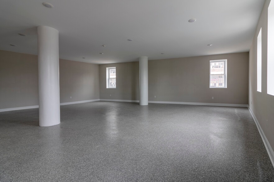 More Photos Of 2613 W Hunting Park Ave, Philadelphia Light Distribution For Lease