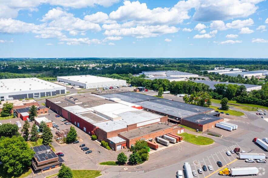 More Photos Of 2201 Green Ln, Levittown Unknown For Lease